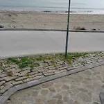 Kraybrezhna 3 4*