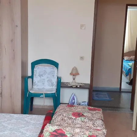 крайбрежна 3 *