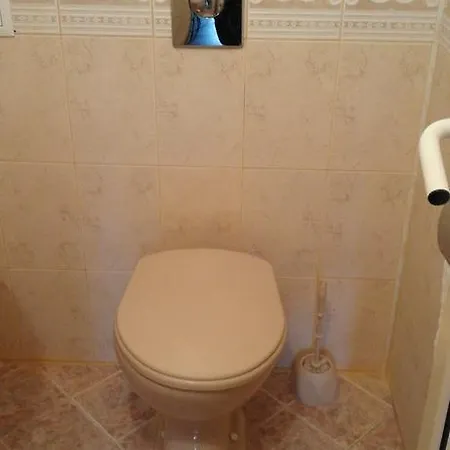 Kraybrezhna 3 Affittacamere