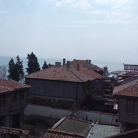 Kraybrezhna 3 Affittacamere 4*