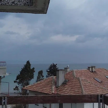 крайбрежна 3 Къща за гости *