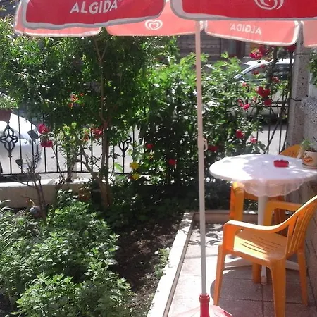 Kraybrezhna 3 Affittacamere