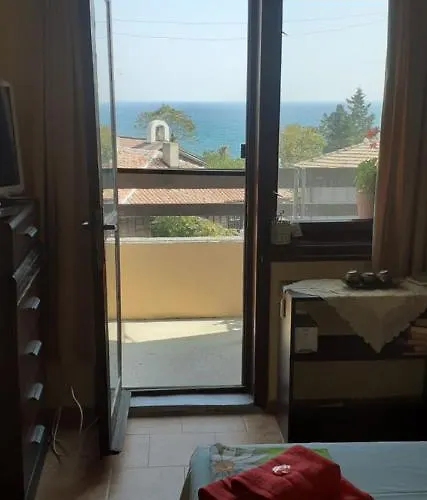 Kraybrezhna 3 招待所 4*