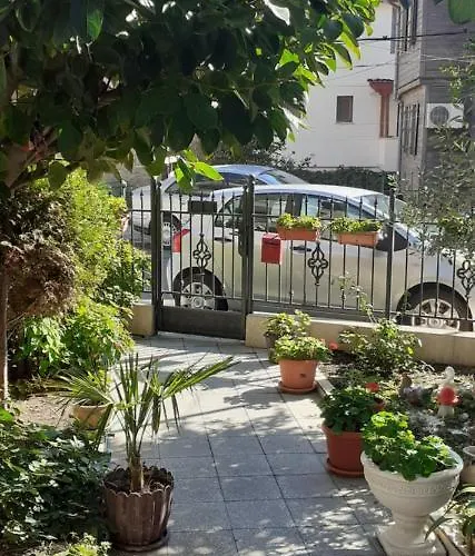 招待所 Kraybrezhna 3